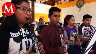 Entrega mil instrumentos a bandas oaxaqueñas