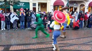 Disneyland Paris - Woody & Jessie Dancing During The Christmas Parade Without Buzz - 27122014