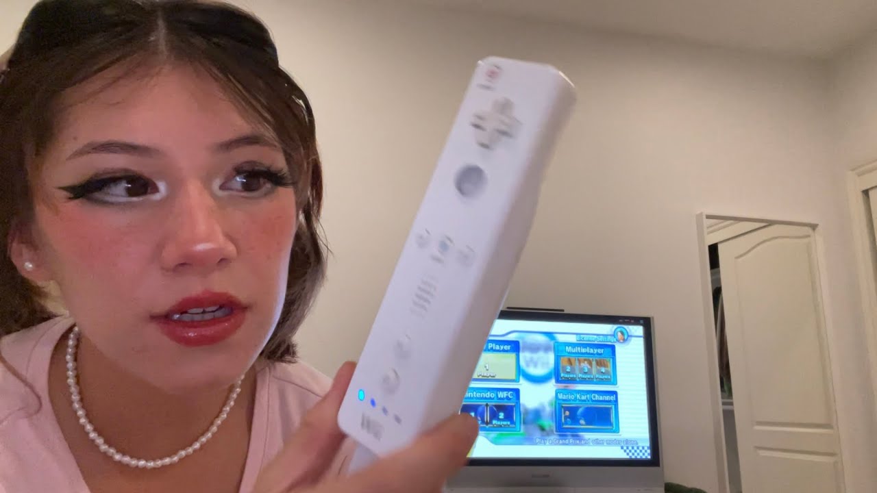 girl teaches you how to play mario kart (asmr)