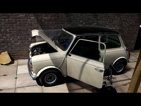 Classic Mini Mayfair 1982 restoration. Radius arm removal @mrfid72