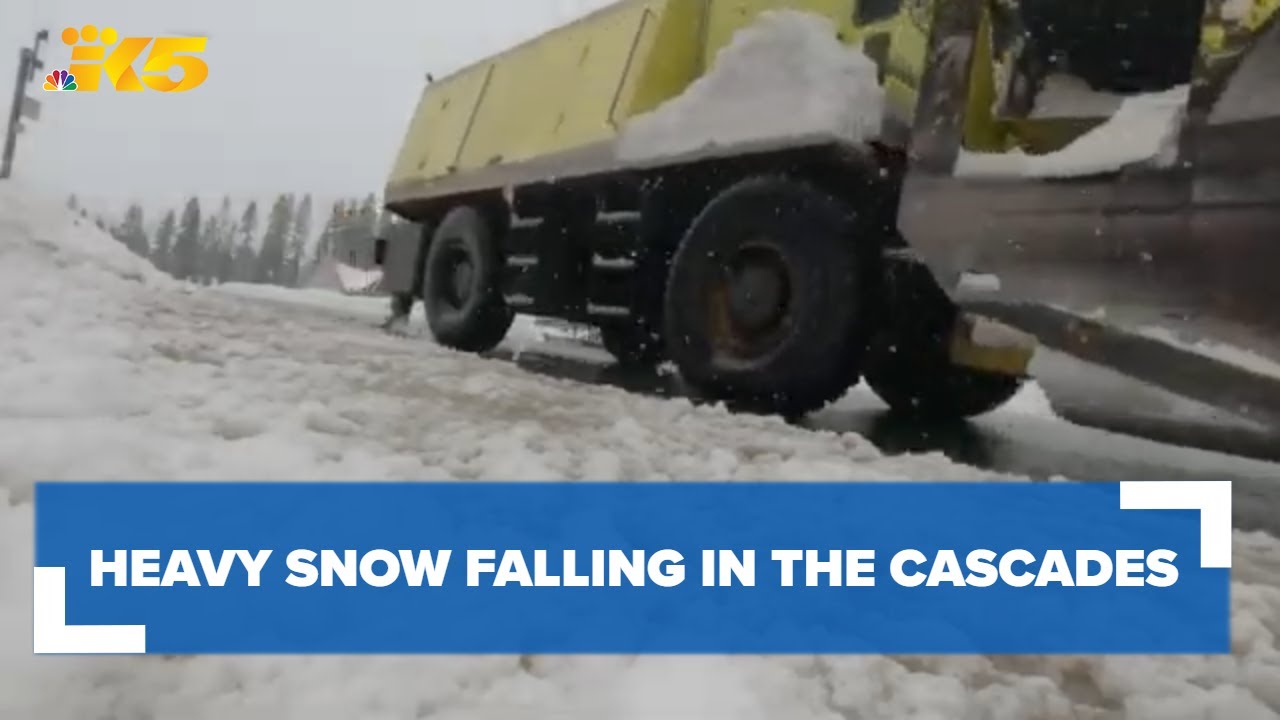 Heavy snow continues to fall in central Cascades - YouTube