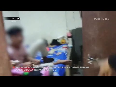 Digerebek Polisi, Pasangan yang Asyik Berhubungan ini Malah Berdiam di Kamar - 86