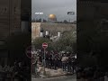 مقدسيون يصل ون الجمعة رغم إغلاق الأقصى سمعها