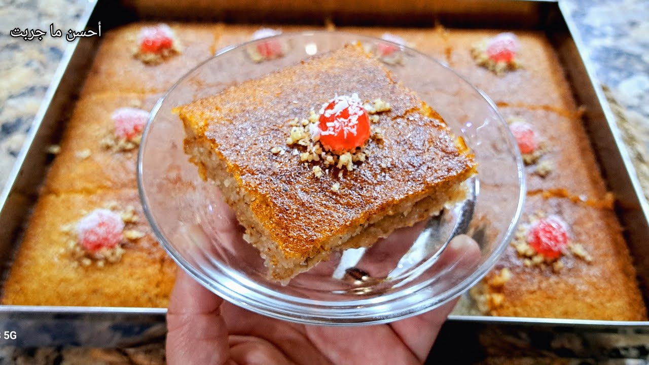 من كثرة البنة تاعها كملت في نهارها👍فقط ب 2 بيضات حضرت أروع بسبوسة😋 خفيفة و معسلة بطريقة مضمونة 👌