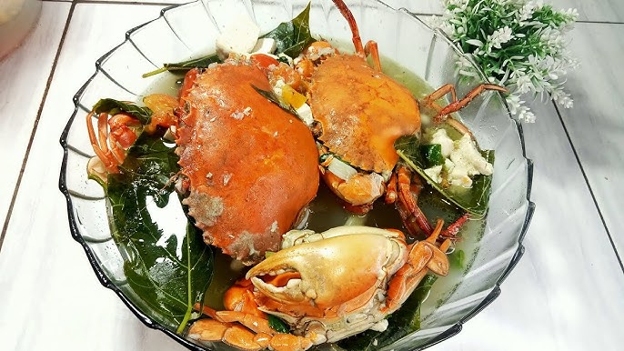 Sop rajungan khas Indonesia dengan kuah rempah yang gurih dan potongan daging rajungan segar, siap dinikmati