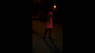 Niña De 12 Años Bailando En La Calle