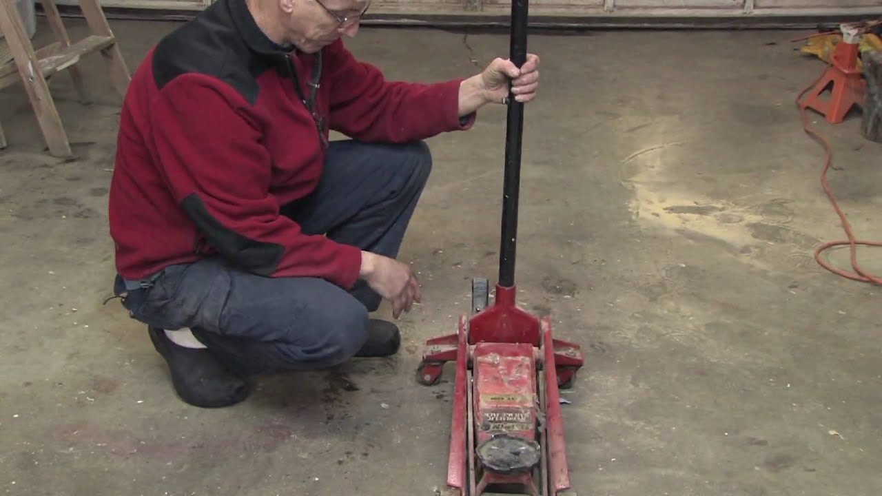 Car Maintenance : How Does a Floor Jack Work? - YouTube