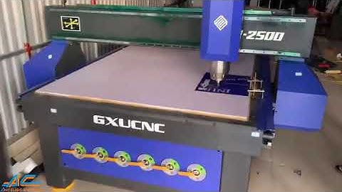 0988615095-Chạy máy cắt khắc CNC cho khách hàng tại Cửa Lò