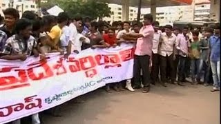 Telangana tussle: United Andhra Pradesh supporters step up protests