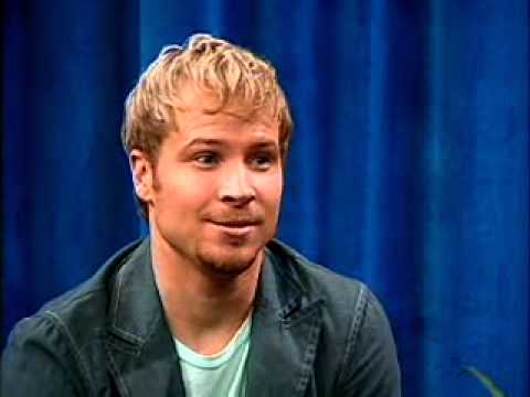 Video: Valor neto de Brian Littrell: Wiki, casado, familia, boda, salario, hermanos