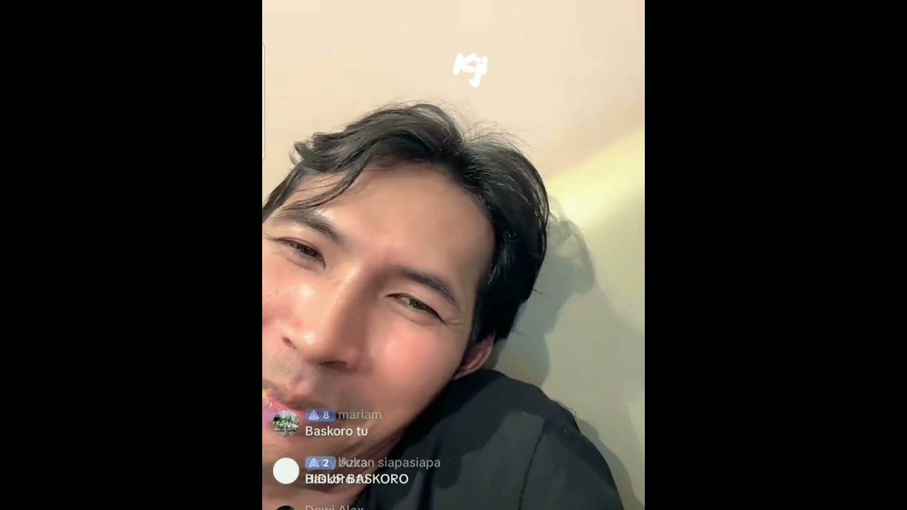 Arya dan Pinkan lagi ngobrolin cara dia mengemis sebenarnya, & Pinkan hari itu juga ke pergi Insert 