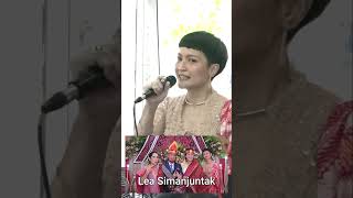 Artis Batak Lea Simanjuntak Mengucapkan Selamat Berbahagia Kepada Pengantin Paribannya