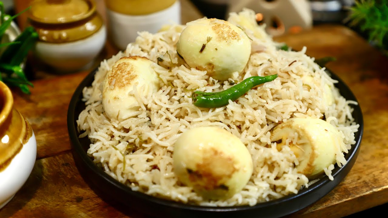 দুপুর হোক কিংবা রাত যে কোনও সময় খাওয়ার জন্য তৈরি করা যায় এমন খাবার| Egg pulao One Pot meal recipe
