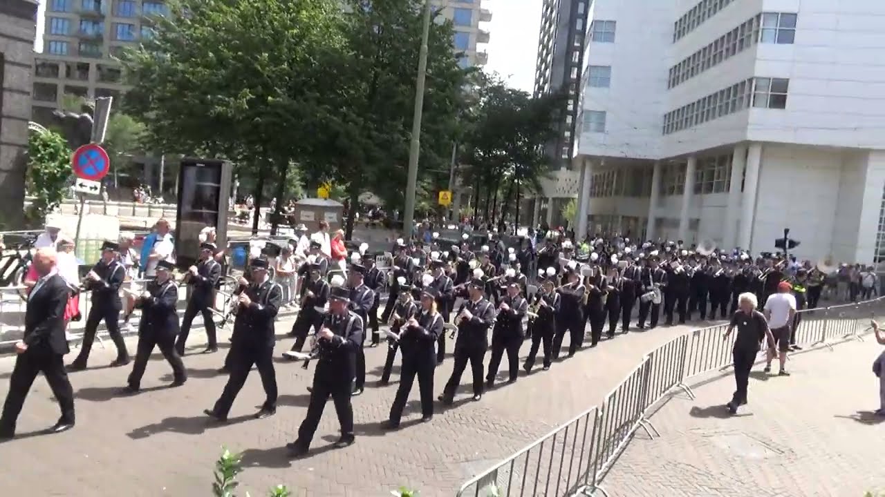 Koninklijke Oude Harmonie Eijsden tijdens Veteranendag 2024 in Den Haag
