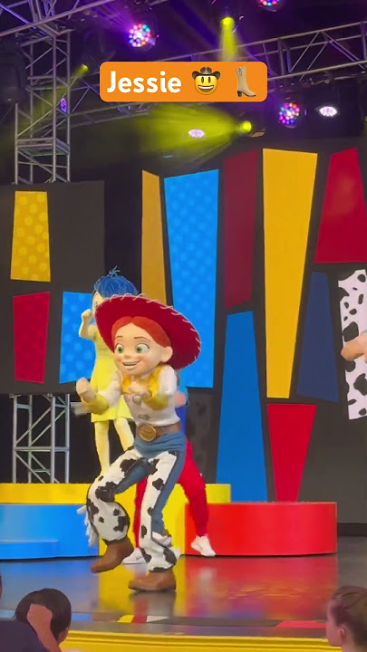 Jessie dancing 🤠👢 #pixarfest #shortsviral #disneyland #disneycharacter