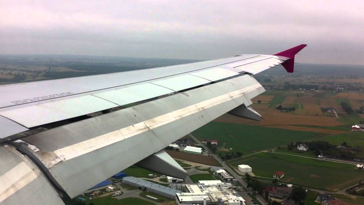 Wizzair A320 Landing at Gdańsk Lech Wałęsa Airport