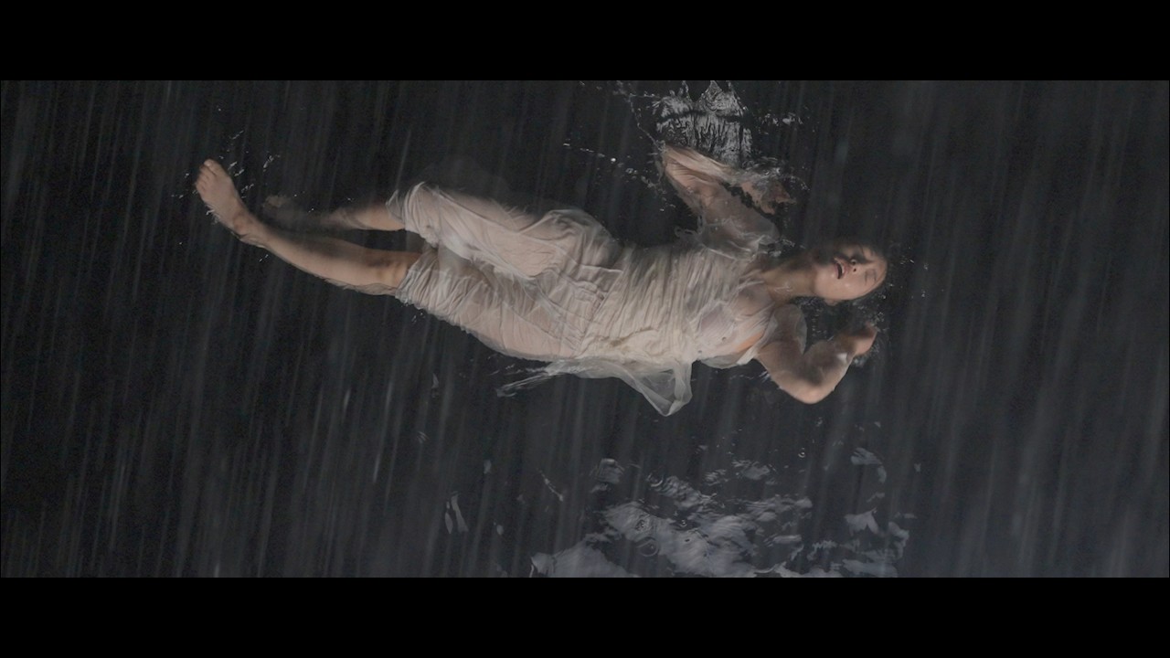 Watch 水咲加奈「pray」MV on YouTube Watch 水咲加奈「pray」MV on YouTube