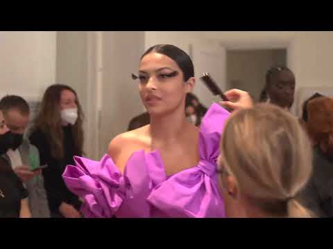 Показ весенне-летней коллекции 2022 от Valentino