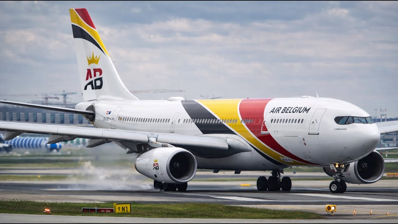 This Air Belgium Airbus A330 Forgot to Retract the Gear After Takeoff at Frankfurt Airport | 4K