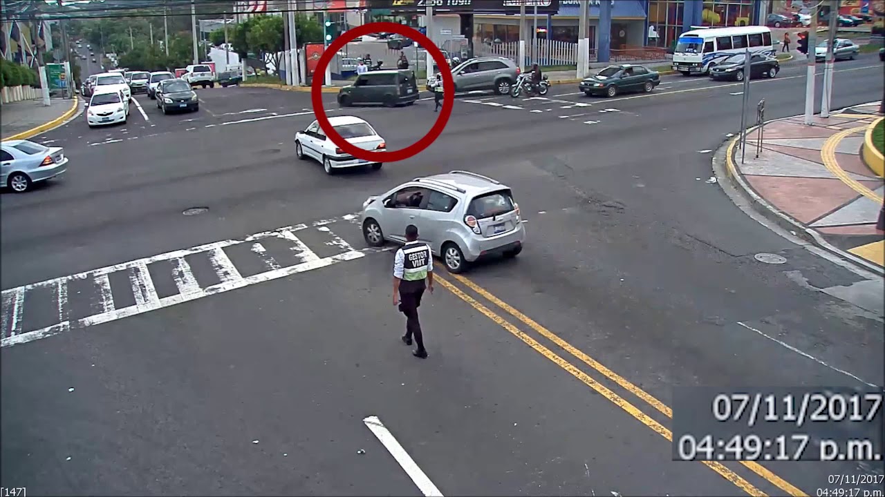 Se localiza, persigue e intercepta vehiculo con asaltantes