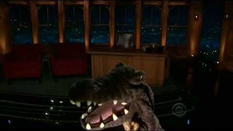 Craig Ferguson Intro 6/2/10 with Wavey!