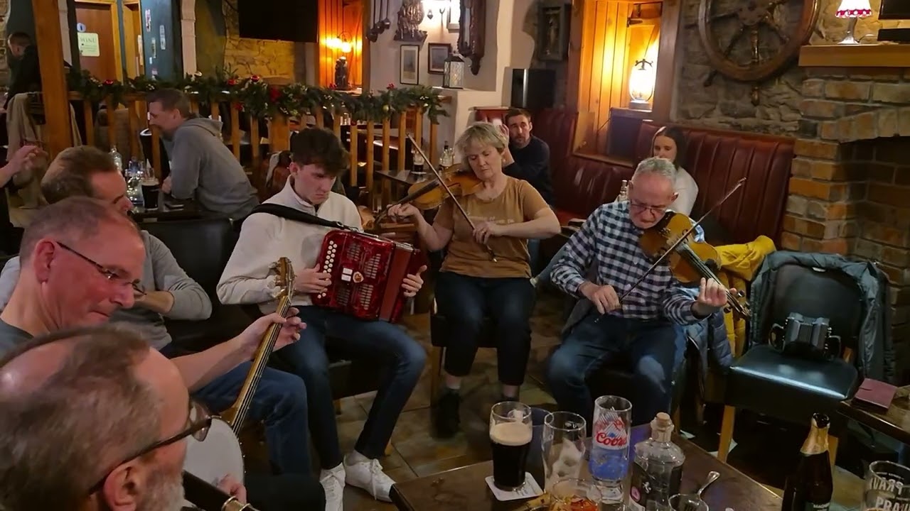 Irish music session, Macken's Bar, Newcastle - 2nd January 2026.