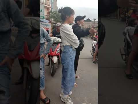 Video Đánh ghen ,Lột áo eny giữa đường - youtube