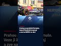 Prahou jezdí mazací tramvaj, která zve na Red Bull Showrun, který se v Praze bude konat 17. srpna