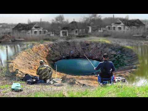 РЫБАЛКА по БОМБОВЫМ ЯМАМ  на КАРАСЯ... ВОЙНА ОСТАВИЛА СЛЕДЫ ВЕЗДЕ... ЧТО БУДЕТ ДАЛЬШЕ...