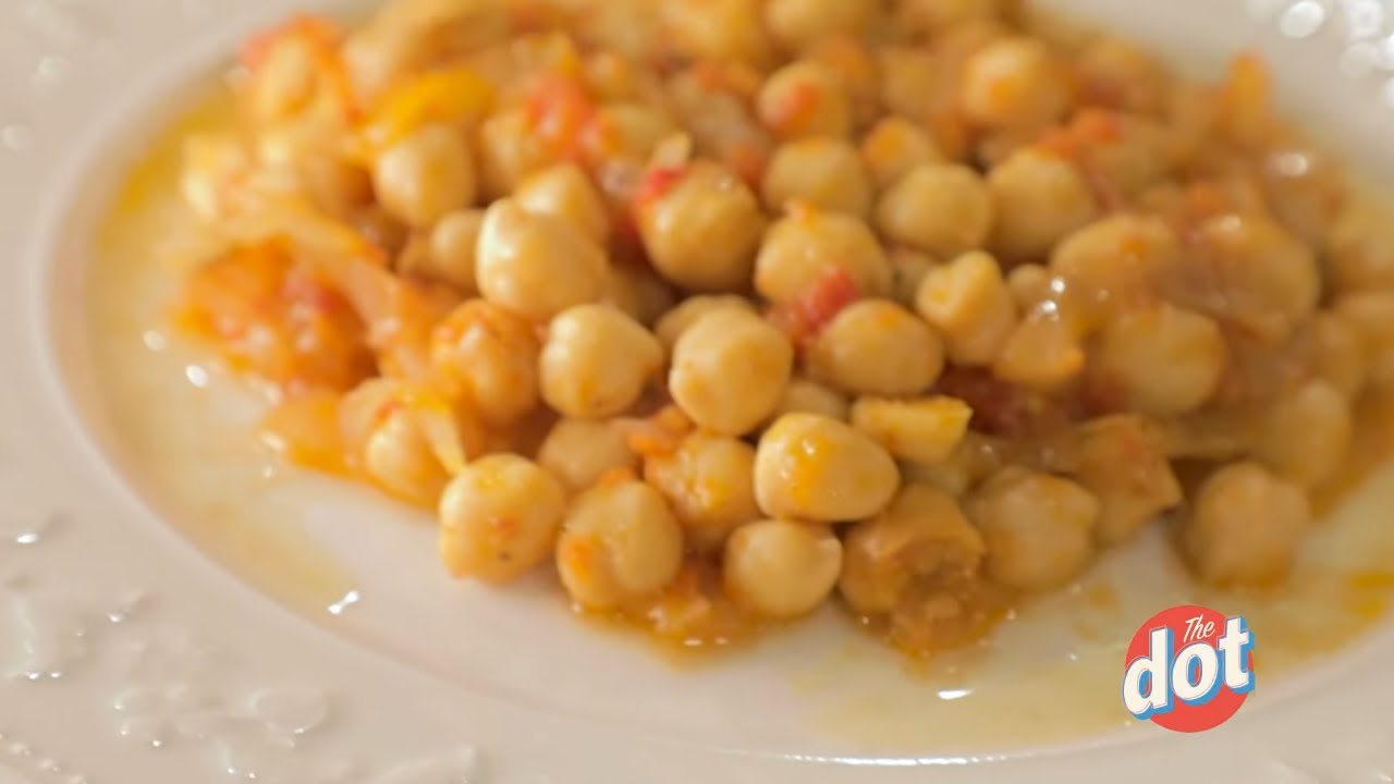 Μυρωδάτα Ρεβίθια στη Γάστρα με Λαχανικά | DOT.