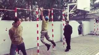 Türk Askeri̇ Tek El Şinav Ve Barfi̇ks Çeki̇yor.