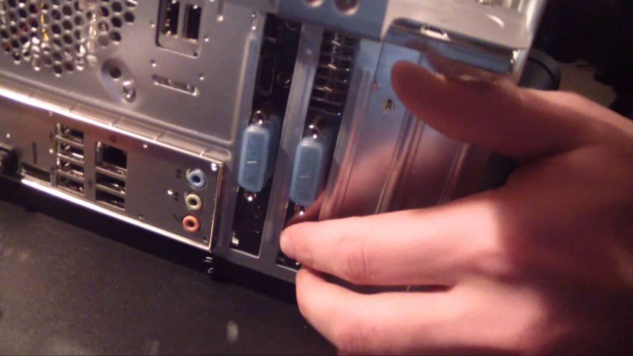 montage d'une carte graphique et d'une alimentation sur un pc