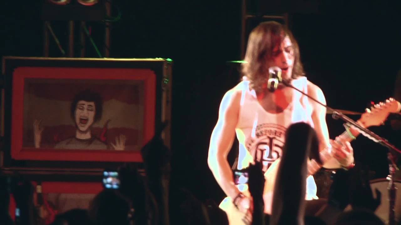 Pierce The Veil - 02 "Besitos" (The Glasshouse, Pomona, Ca: No Guts No Glory Tour)