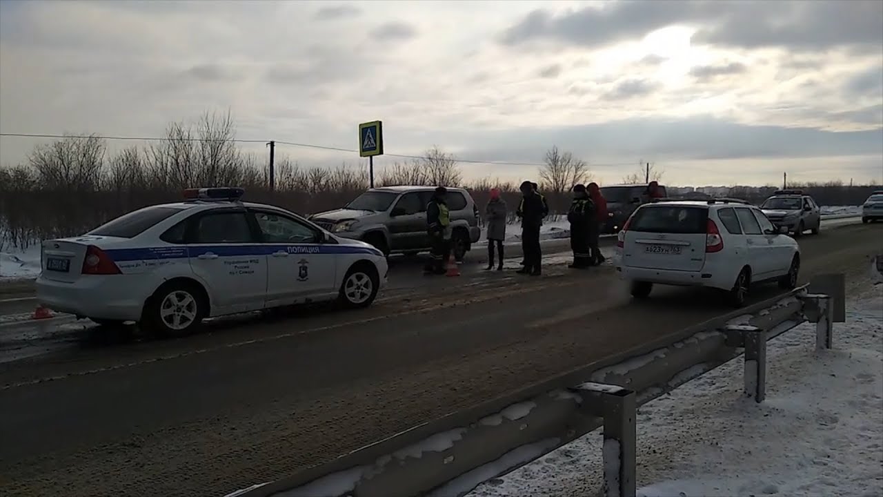 Мерседес сбил самокатчика