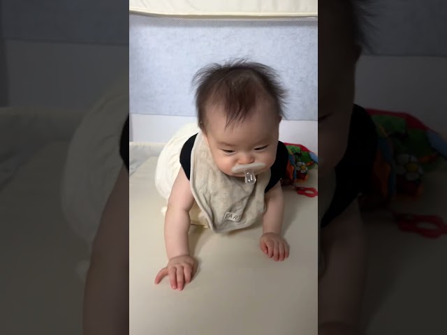 육아 하는 사람만 웃긴 영상! ㅋㅋㅋ쪽쪽이 빨긴 빠는데...#아기쇼츠 #웃긴영상 #6개월아기