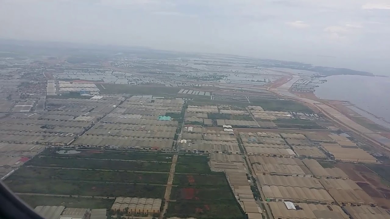 Landing Lion Air JT 373 to Soekarno Hatta