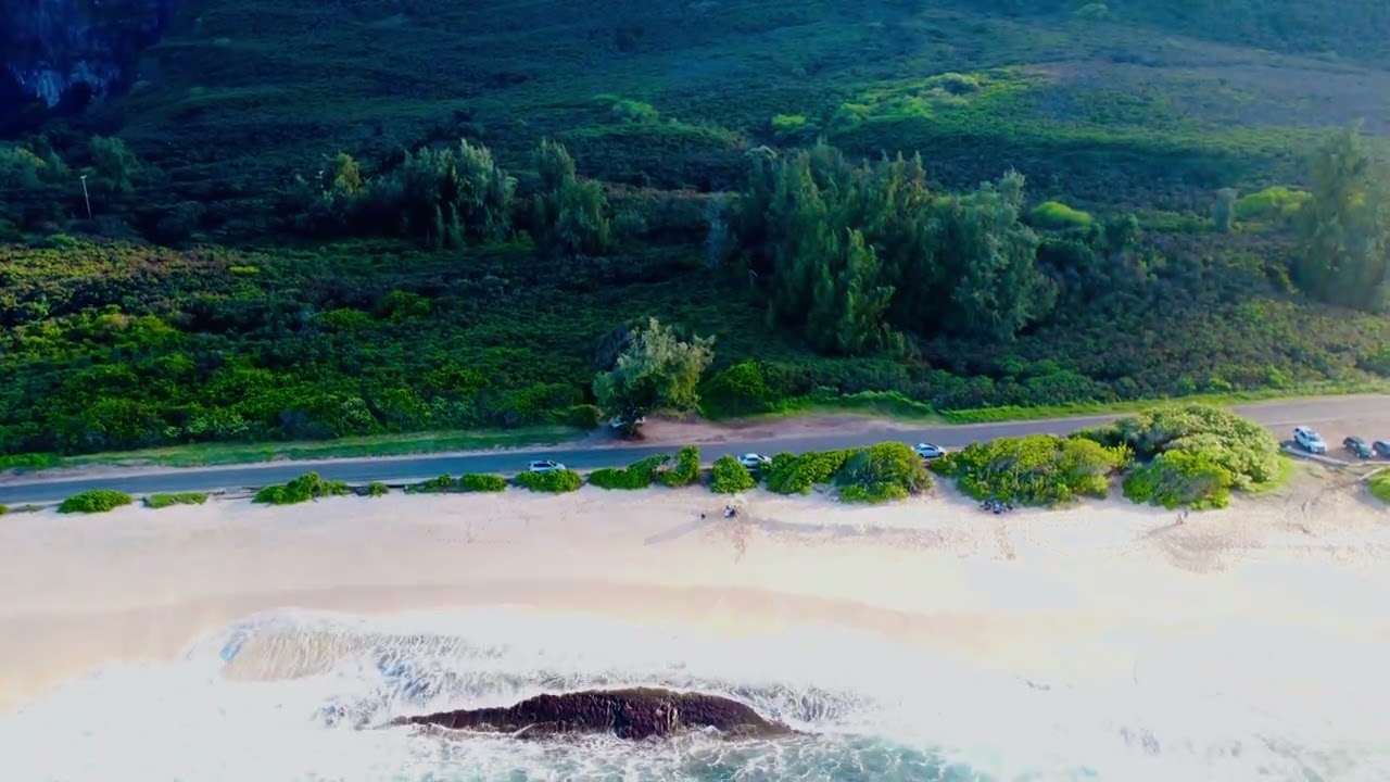 1 quiet minute of just ocean waves and mountains 