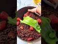 An immersive process of making "strawberry-only snowflake crisps" using sugar-free marshmallows
