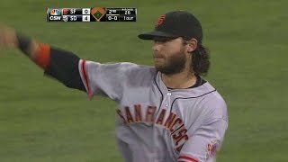 SF@SD: Crawford runs toward center field for the grab
