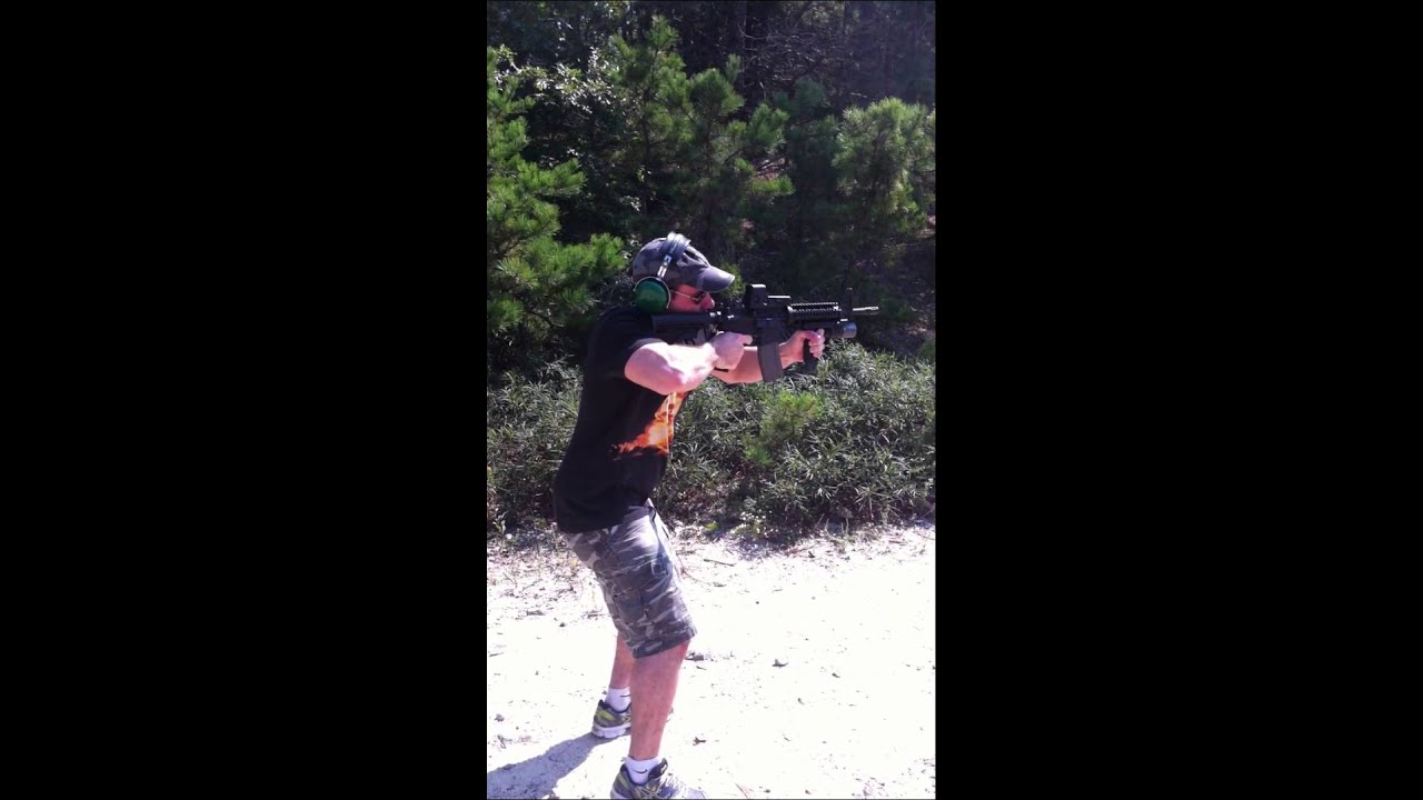 M4 - FULL AUTO auf YouTube ansehen M4 - FULL AUTO auf YouTube ansehen