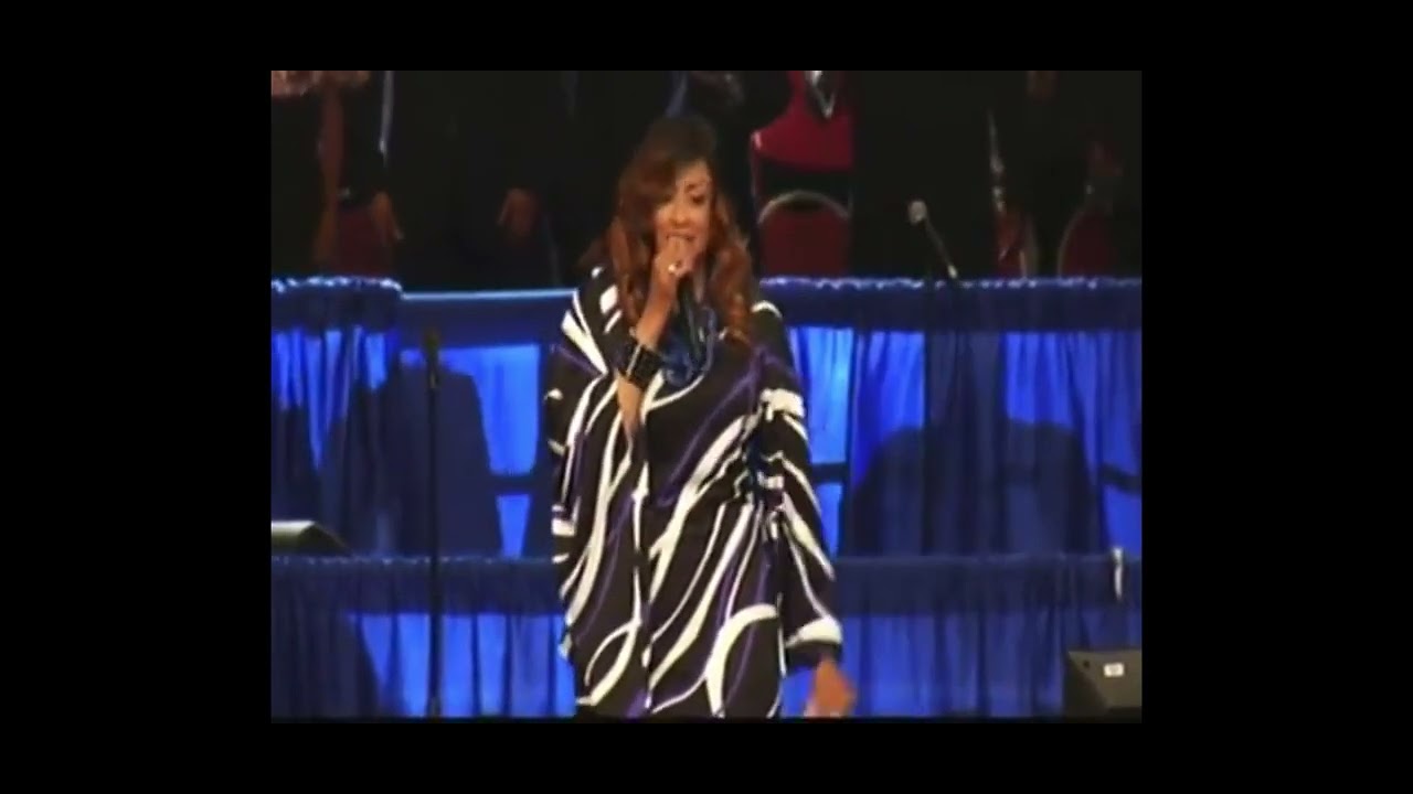 Dr. Dorinda Clark Cole - Singing a Devotional Medley