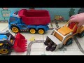 The truck spilled its cargo, tractors help load the cargo into the truck !| Машинки для детей!