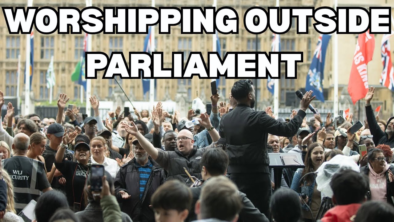WORSHIP BREAKS OUT IN CENTRAL LONDON - WATCH THIS