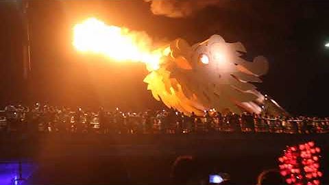 Cầu Rồng Đà Nẵng tối cuối tuần