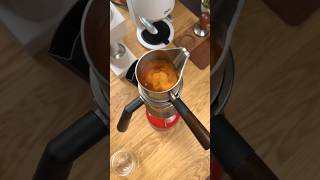 Making a espresso on my home machine 9 barista #barista #satisfying #flatwhite #speciality_coffee