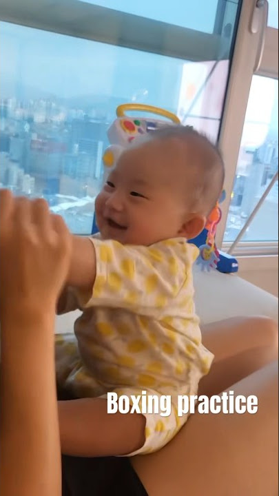 6 months old boxing baby😝