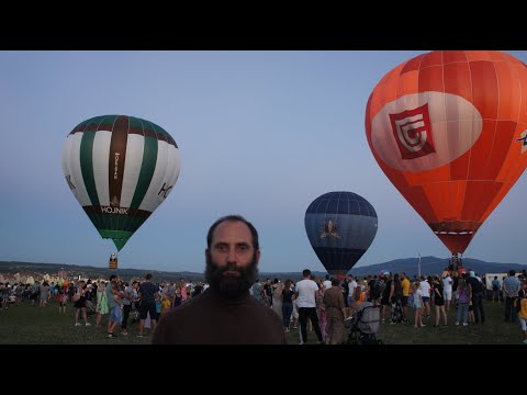 Video: Jabuke Na Festivalu Snježnih Balona - 2021