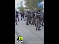 الدرك الأردني يفض اعتصام عمالة آسيوية أحدثت أعمال شغب في الرمثا