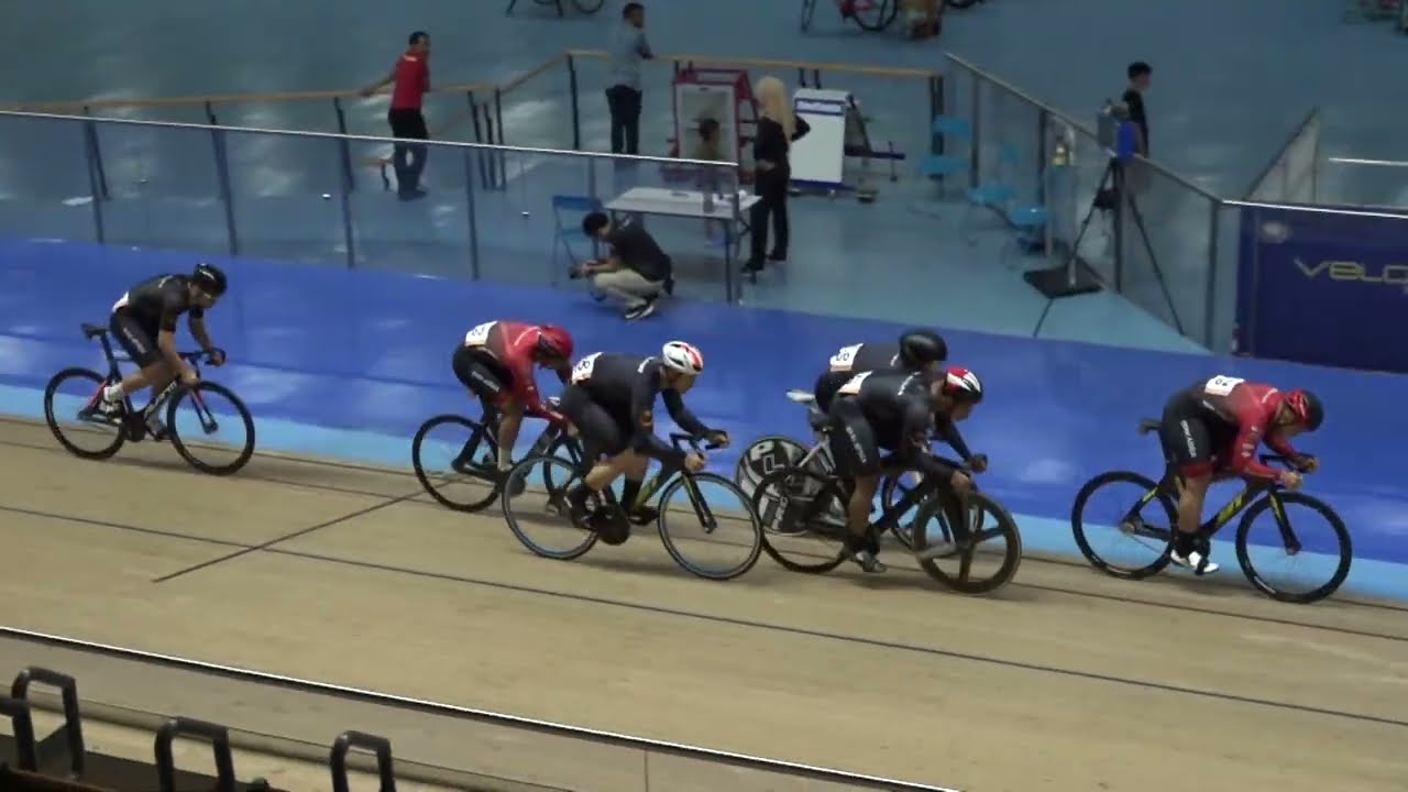 EVENT 42 Men Elite Keirin Final 1 6