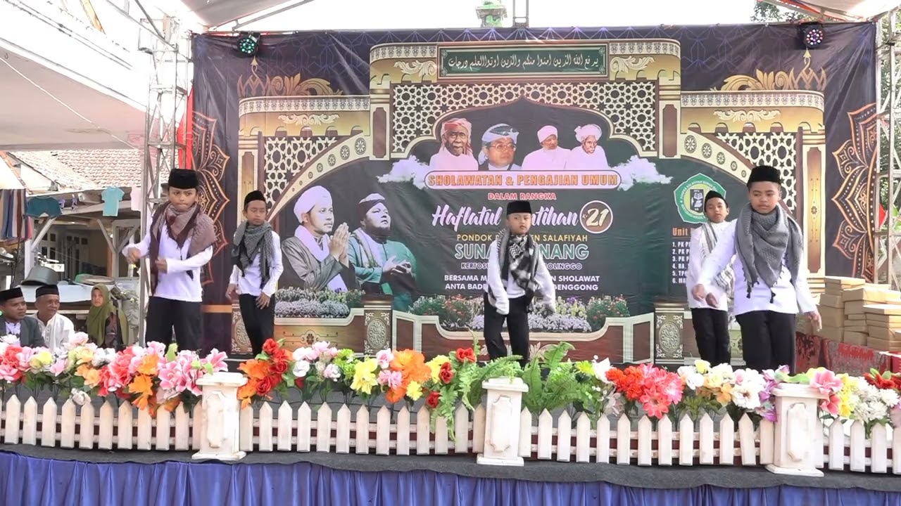 Dance Bir Dudak Ver || Tarian santri putra